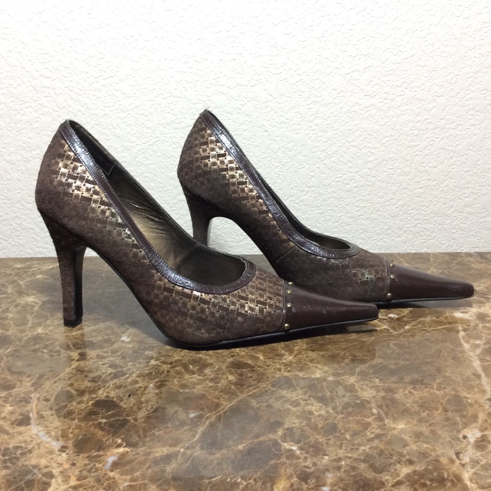 Praga Pointy Close Toe Beautiful Details